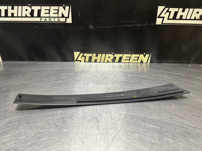 04-06 PONTIAC GTO EXTERIOR B PILLAR WINDOW TRIM RH SIDE 92093112 OEM #N591