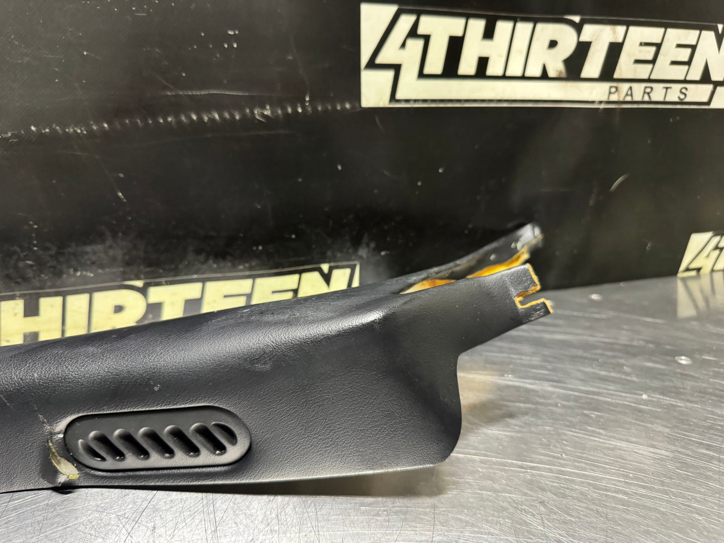1997-2004 C5 CORVETTE LH DRIVER  FRONT A PILLAR TRIM EBONY OEM #N652