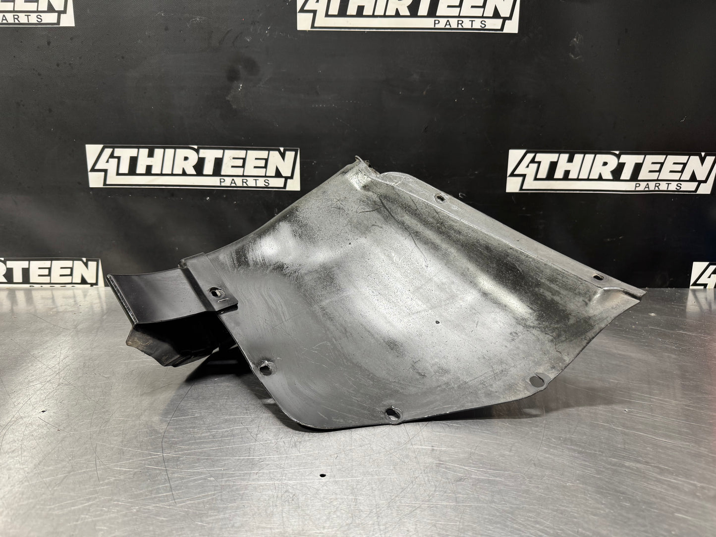 97-04 CORVETTE C5 RH PASSENGER FRONT INNER WHEEL LINER OEM 10298464 #L469