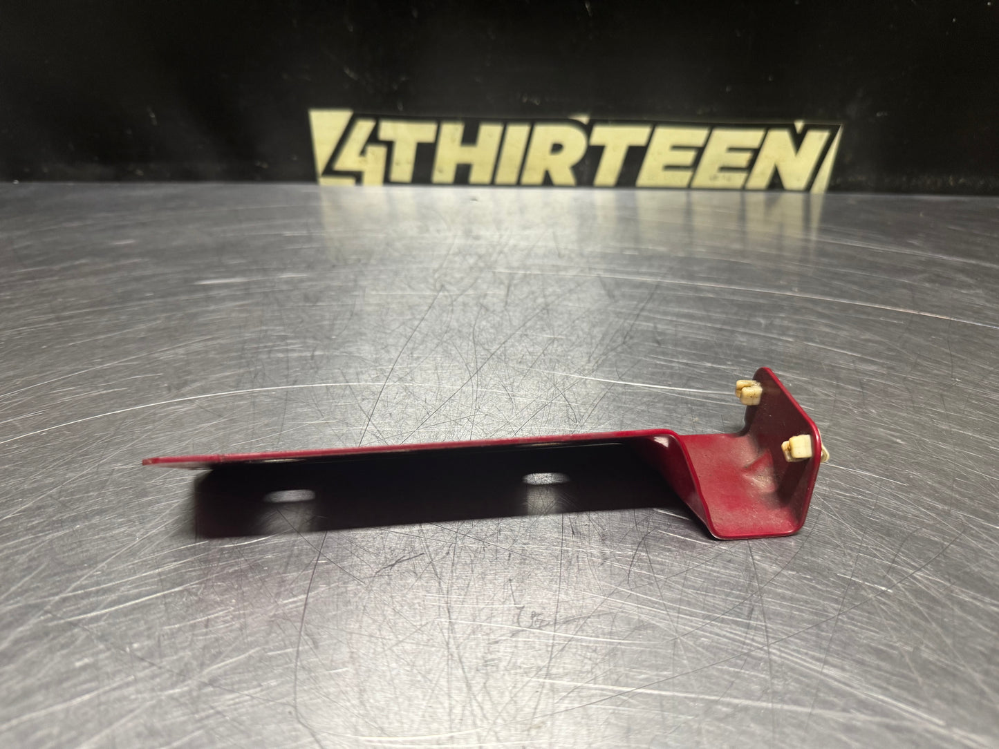 04-06 PONTIAC GTO LH  DRIVER FENDER SIDE SKIRT SUPPORT BRACKET OEM #N638