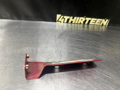 04-06 PONTIAC GTO RH PASSENGER FENDER SIDE SKIRT SUPPORT BRACKET OEM #N628