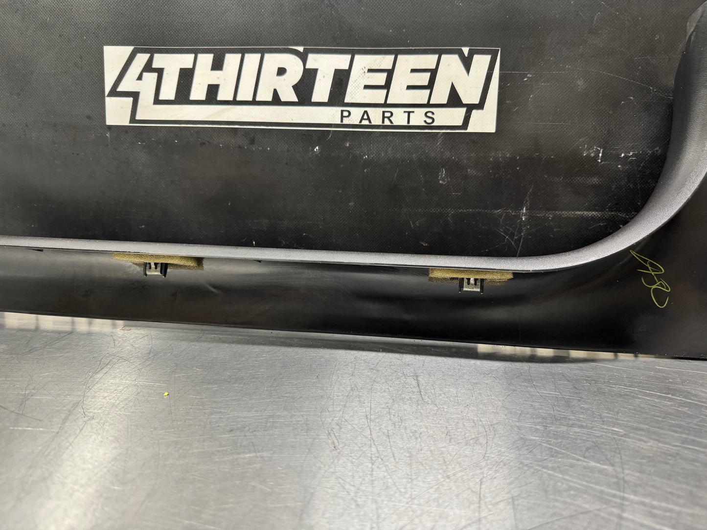 97-04 C5 CORVETTE PASSENGER SIDE DOOR SILL KICK PANEL RH BLK OEM 10247092 #L470