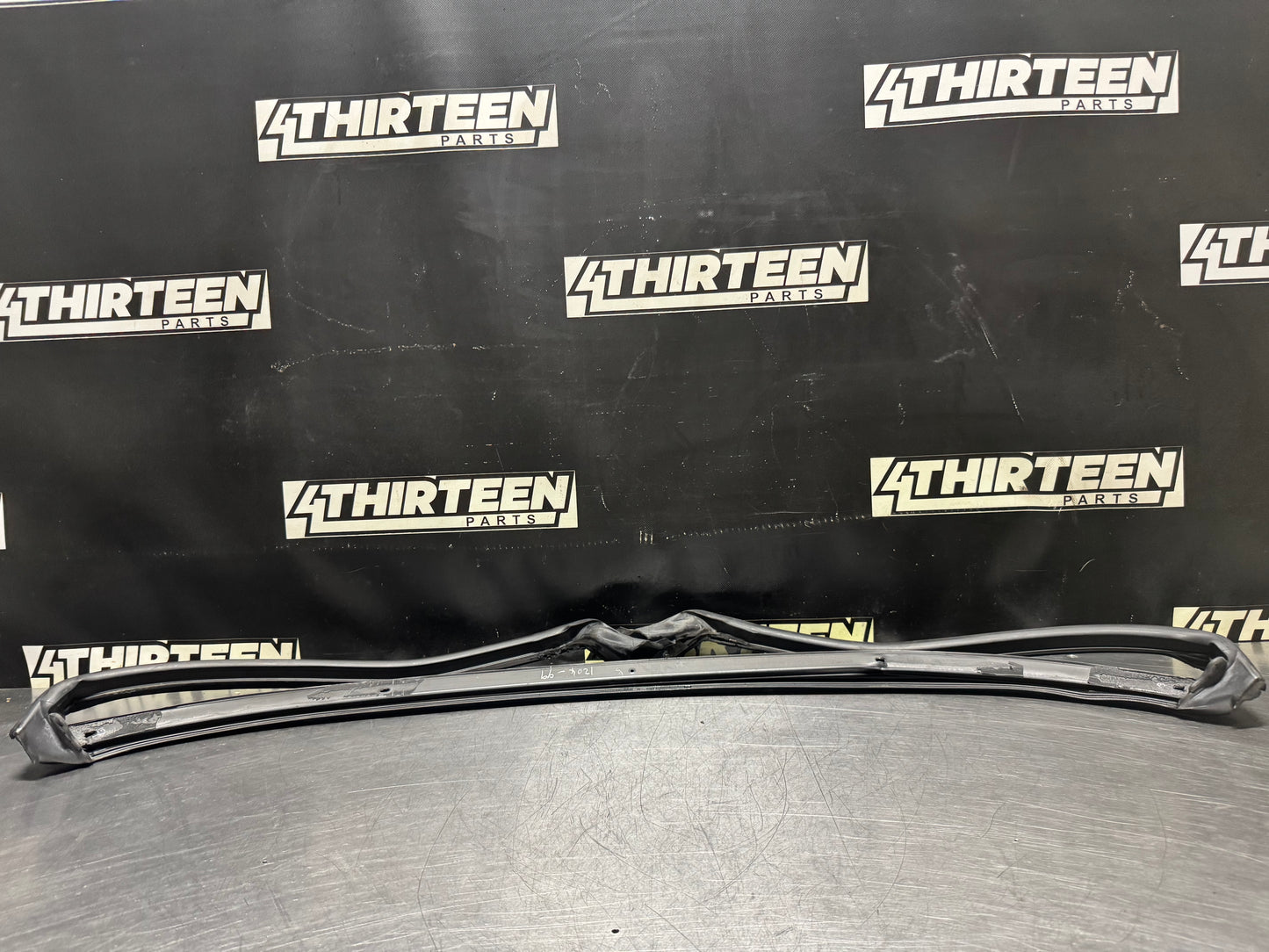 97-04 CORVETTE C5 FRONT WINDSHIELD SEAL / WEATHERSTRIPPING OEM #N541