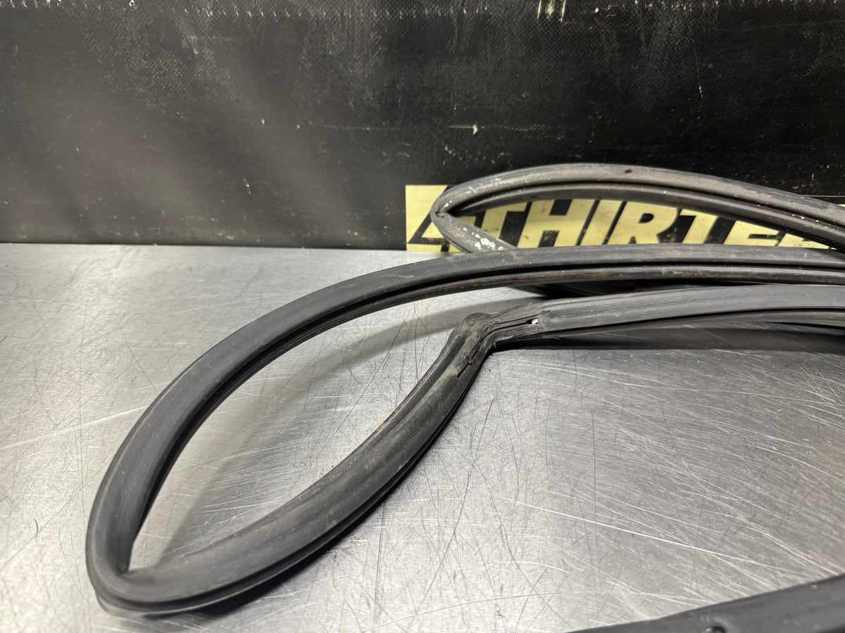 04-06 PONTIAC GTO LH DRIVER DOOR SILL WEATHER STRIP SEAL OEM #N939