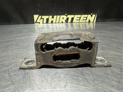 1997-2004 C5 CORVETTE REAR RUBBER EXHAUST HANGER #N678