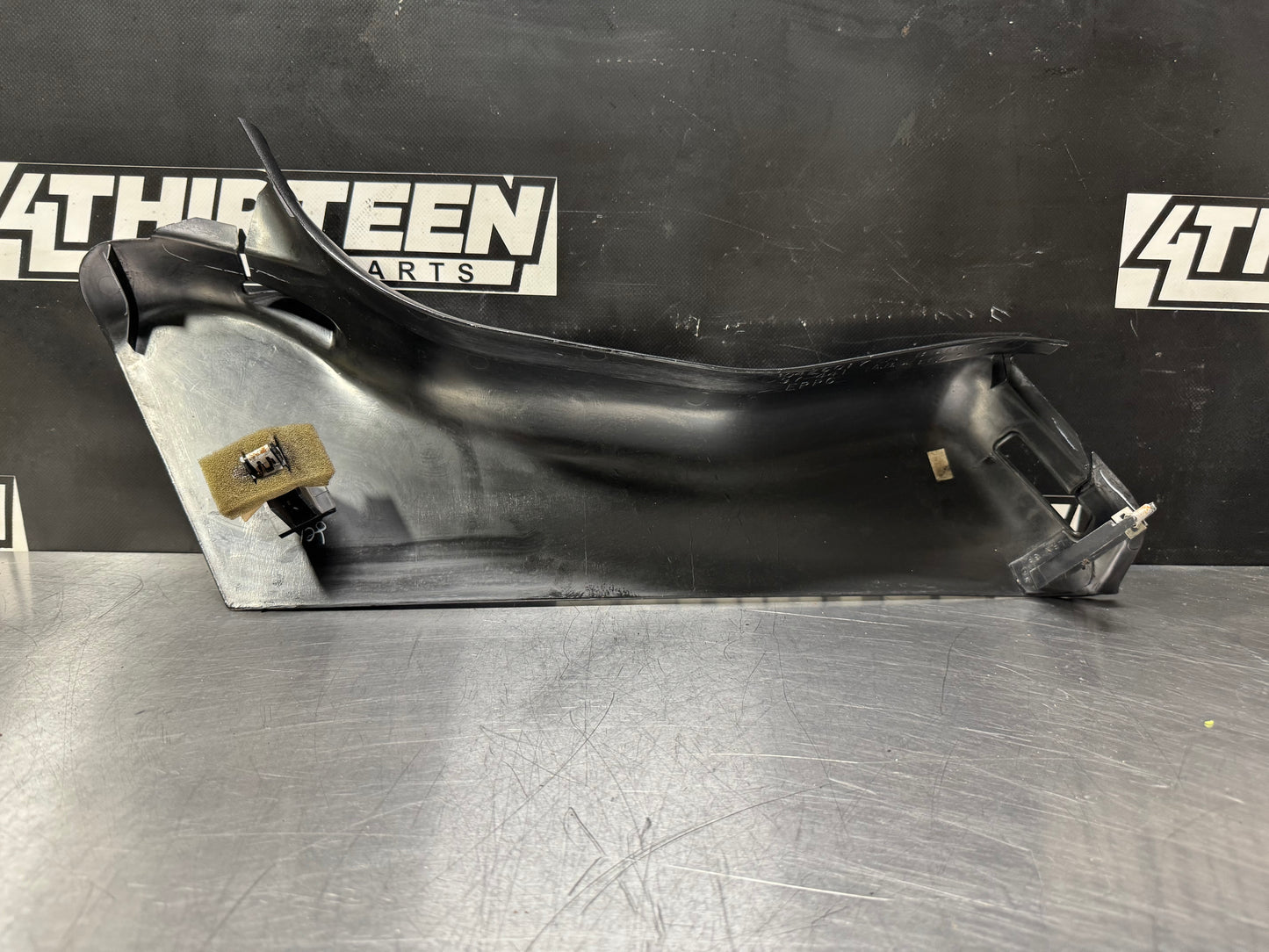 97-04 CORVETTE C5 LH B PILLAR TRIM 10426017 OEM #L467