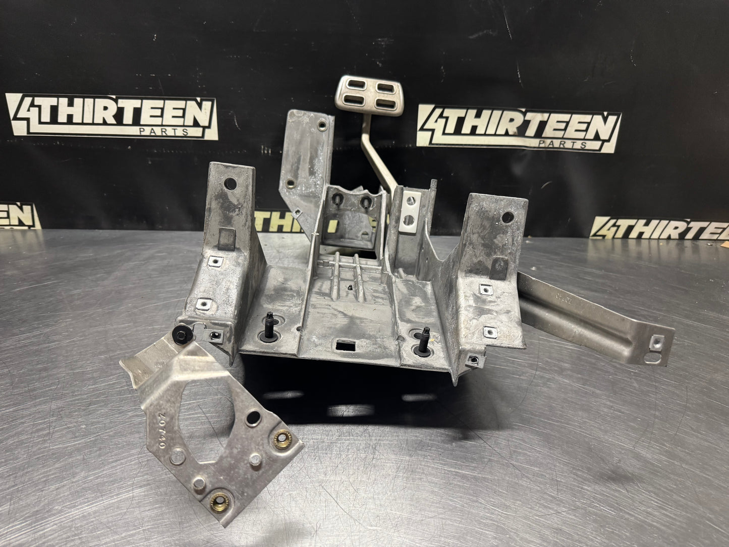 1997-2004 C5 CORVETTE AUTOMATIC PEDAL ASSEMBLY 10400213 #N507