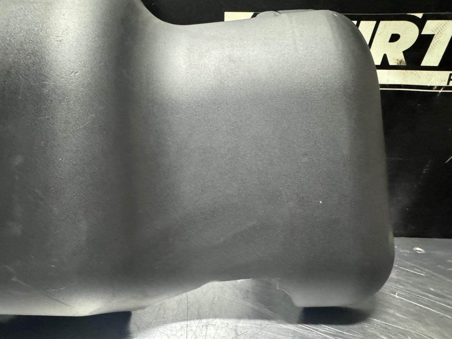 03-06 CHEVY TAHOE GMC YUKON CADILLAC ESCALADE ENGINE COVER 12597908 OEM #N551