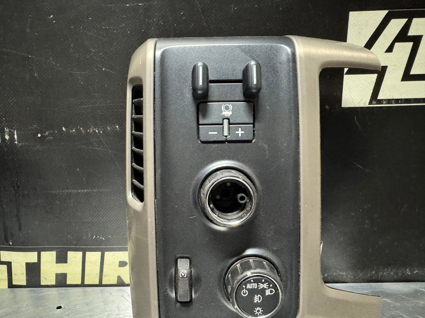 2015-2019 CHEVY SILVERADO 1500 2500 HEADLIGHT, 4x4, TOW CONTROL PANEL OEM #N434