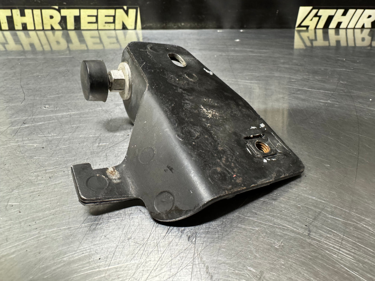 97-04 CORVETTE C5 HOOD BUMP STOP BRCKET RIGHT USED #N870