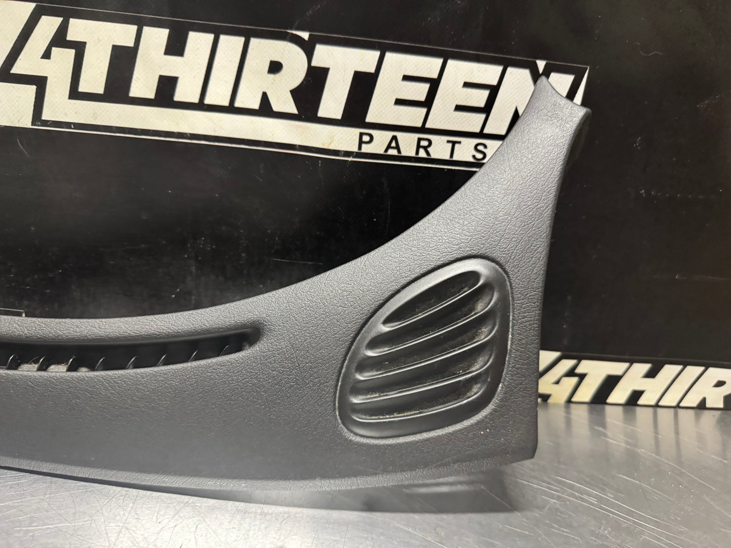 04-06 PONTIAC GTO RH DASH COWL TRIM OEM 92105076 #N310