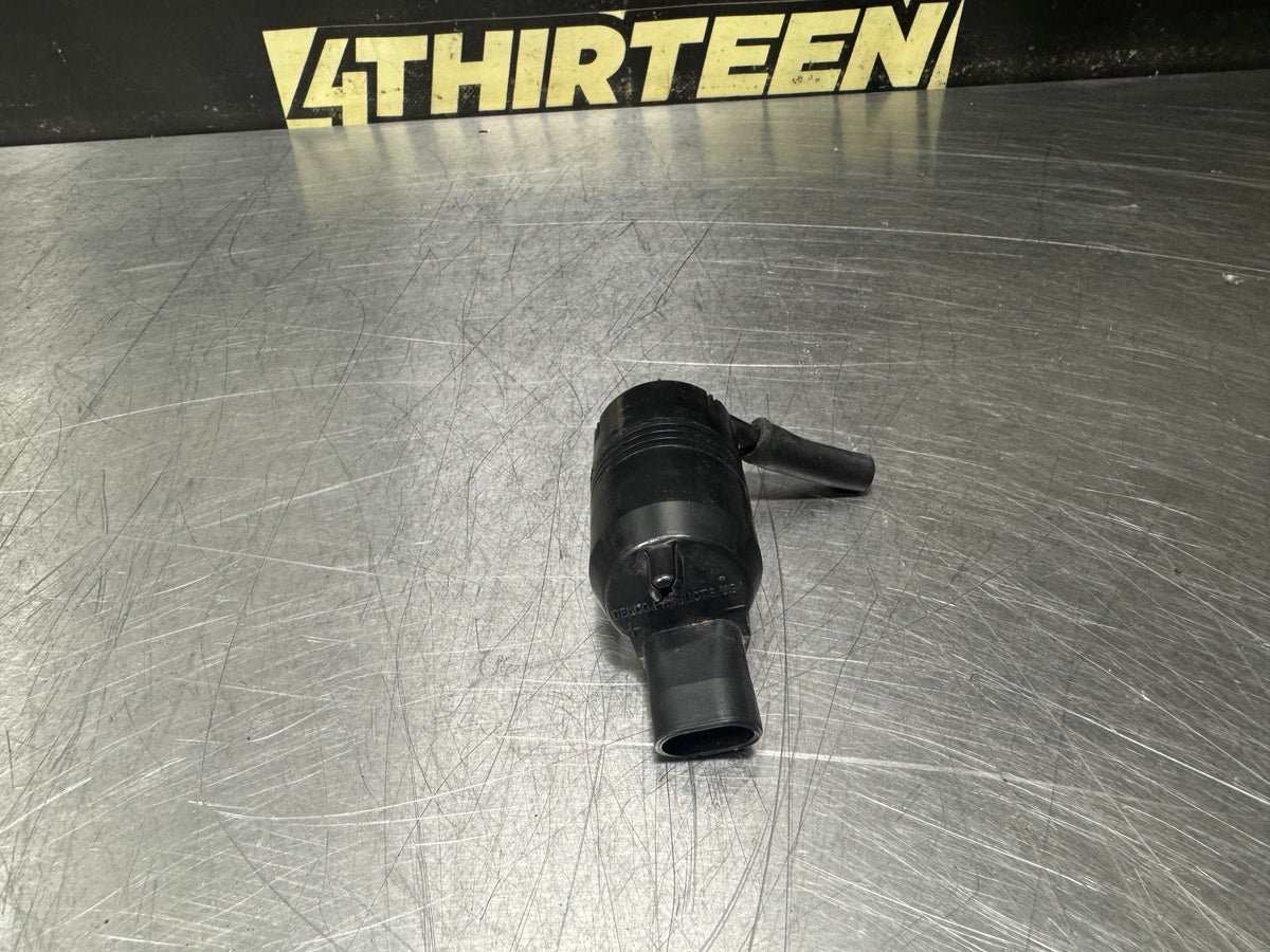 97-04 C5 CORVETTE WINDSHIELD WASHER PUMP OEM 22144914 #N945