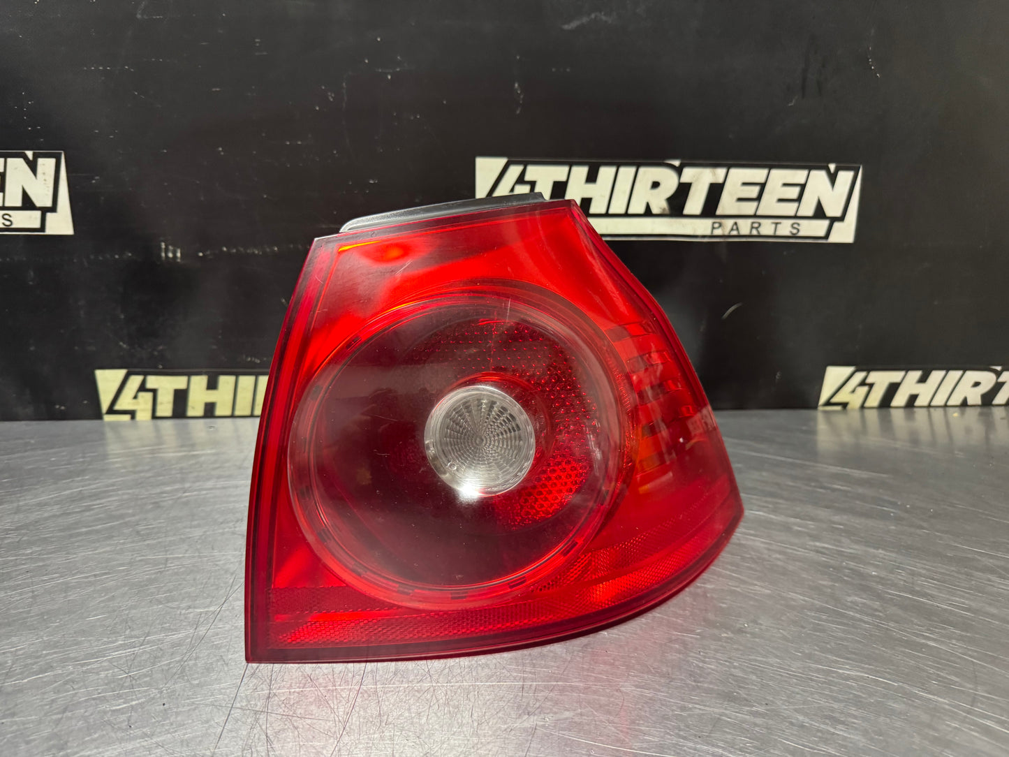 06-09 VOLKSWAGEN GOLF RH PASSENGER SIDE TAIL LIGHT OEM #N503