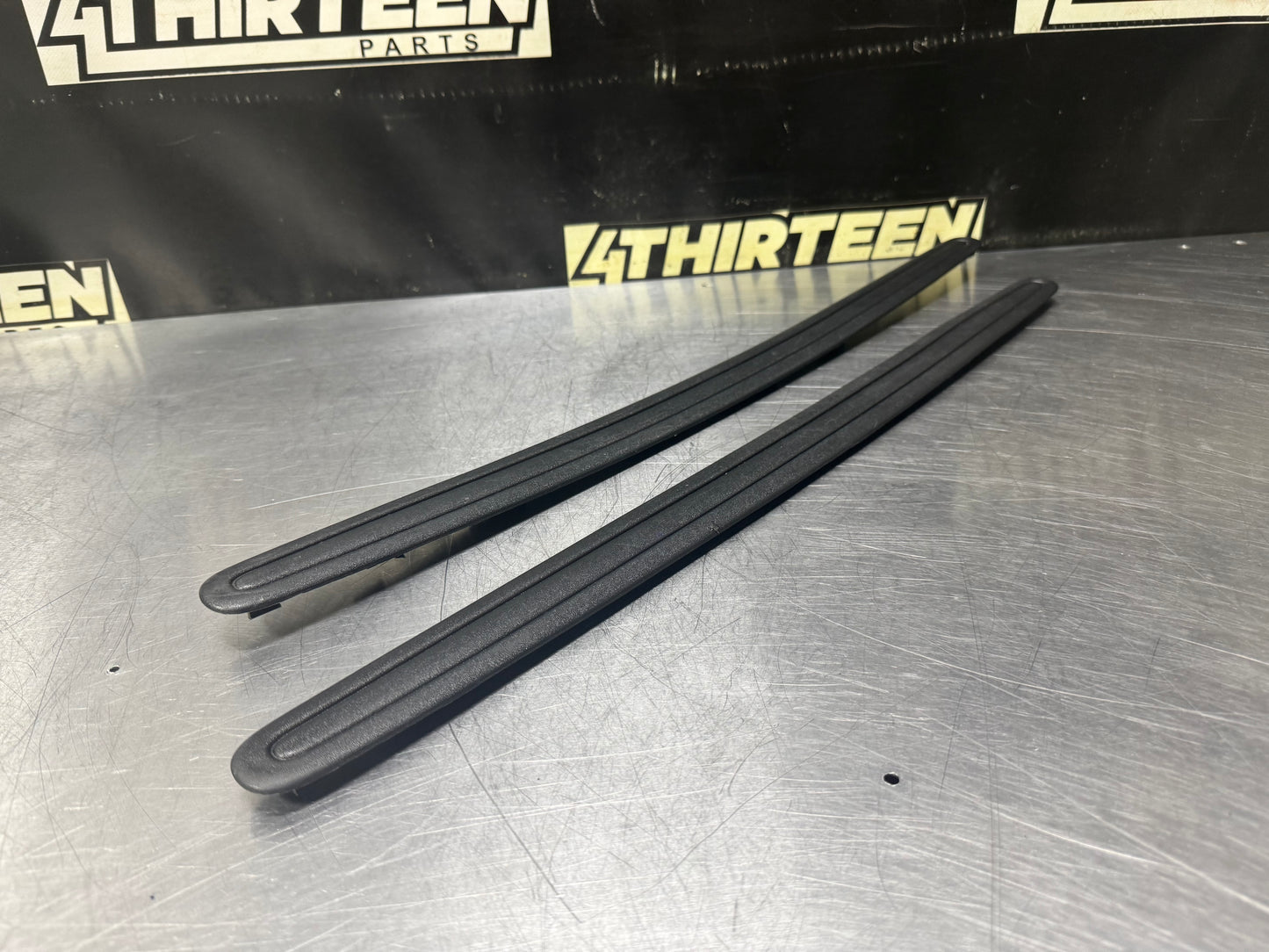 04-06 PONTIAC GTO SCUFF PLATE SILL TRIM SET OEM #N624