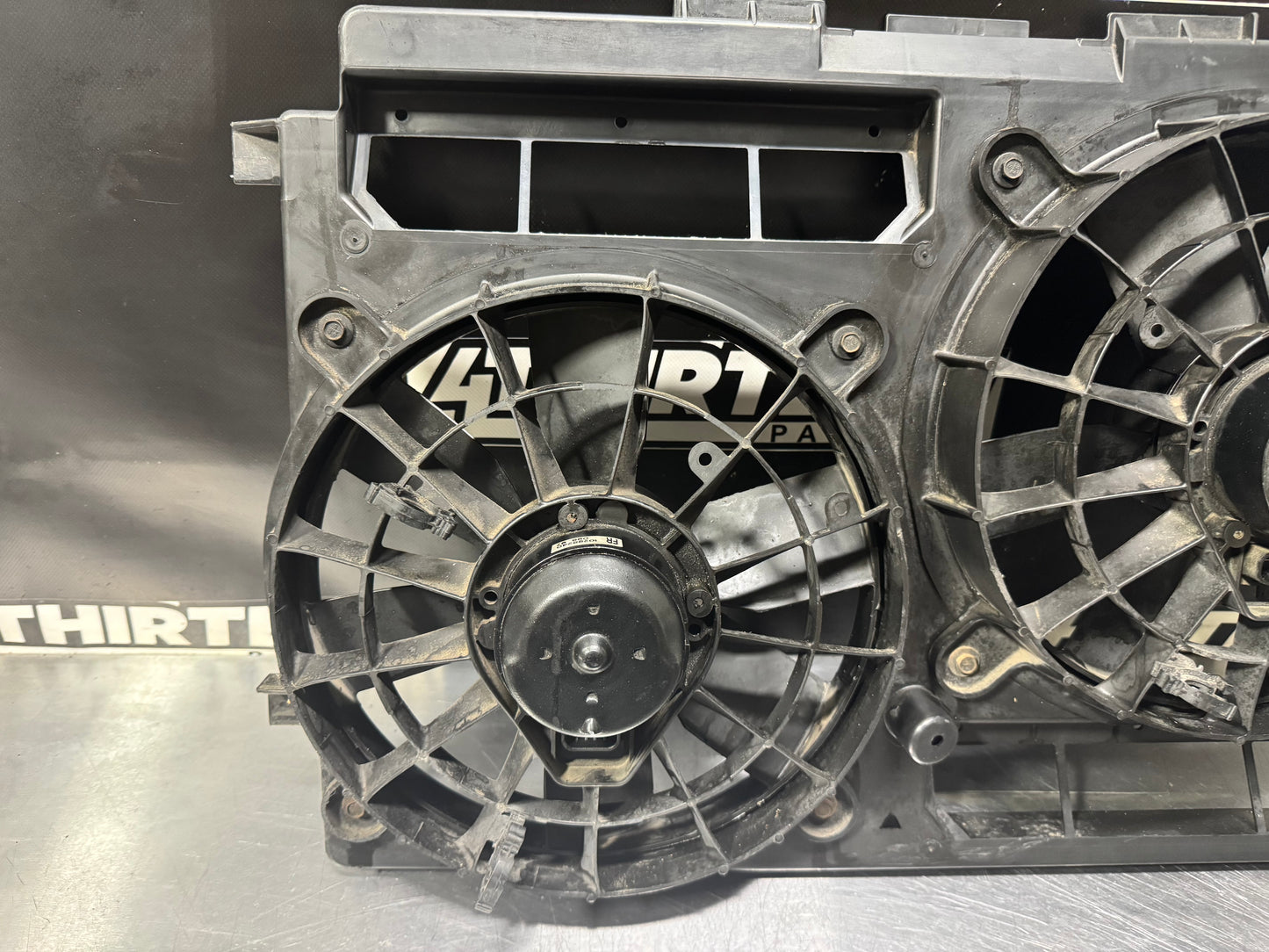 1993-97 CAMARO FIREBIRD TRANS AM GM DUAL RADIATOR FANS W/ SHROUD 22106035 #L489