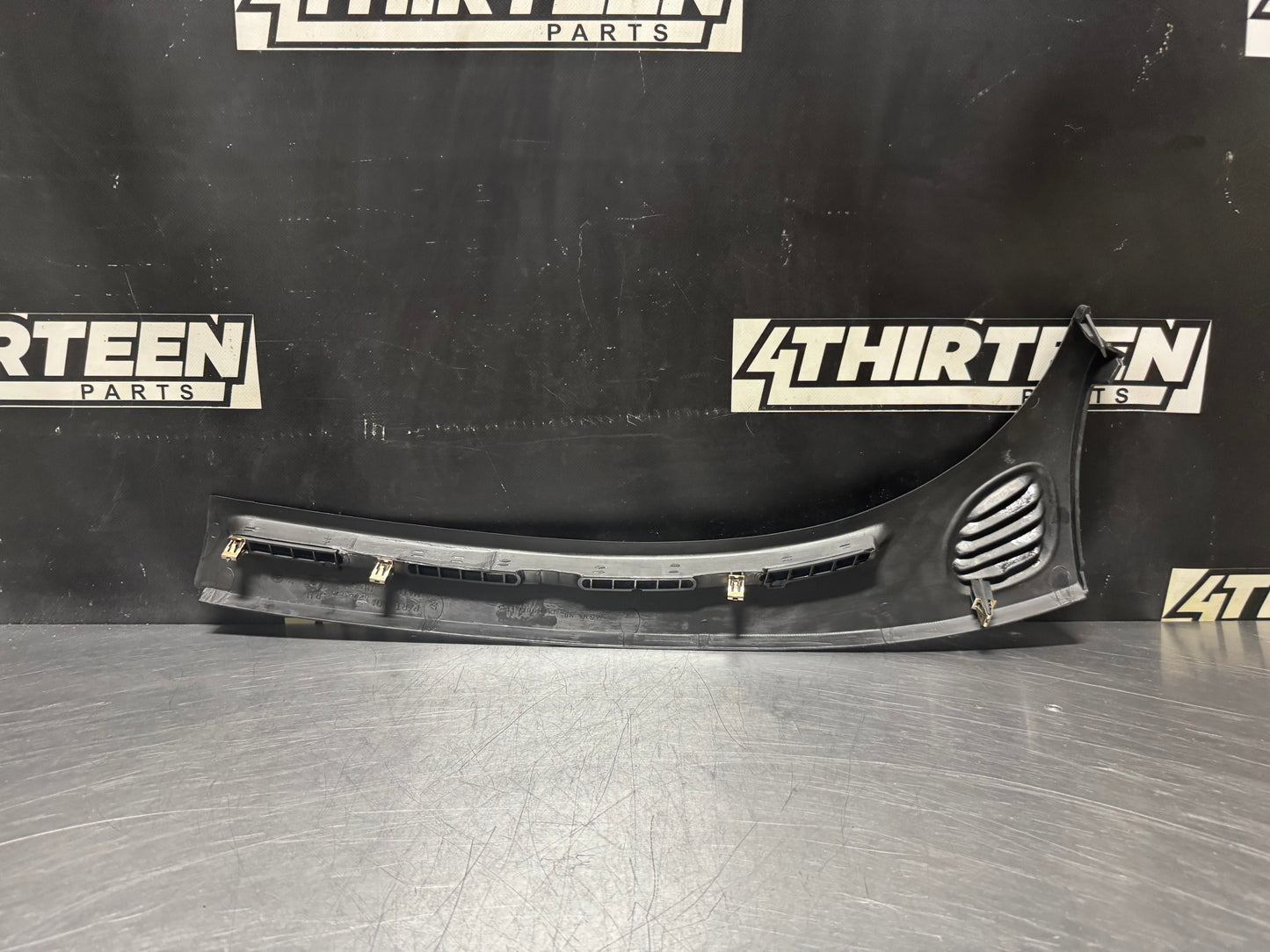04-06 PONTIAC GTO LH DASH COWL TRIM OEM 92105077 #N309
