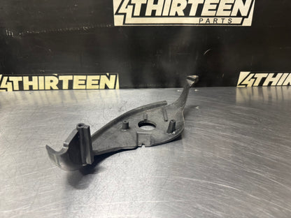 97-04 C5 CORVETTE RH PASSENGER SIDE FOG LIGHT MOUNTING BRACKET 10269680 OEM N327