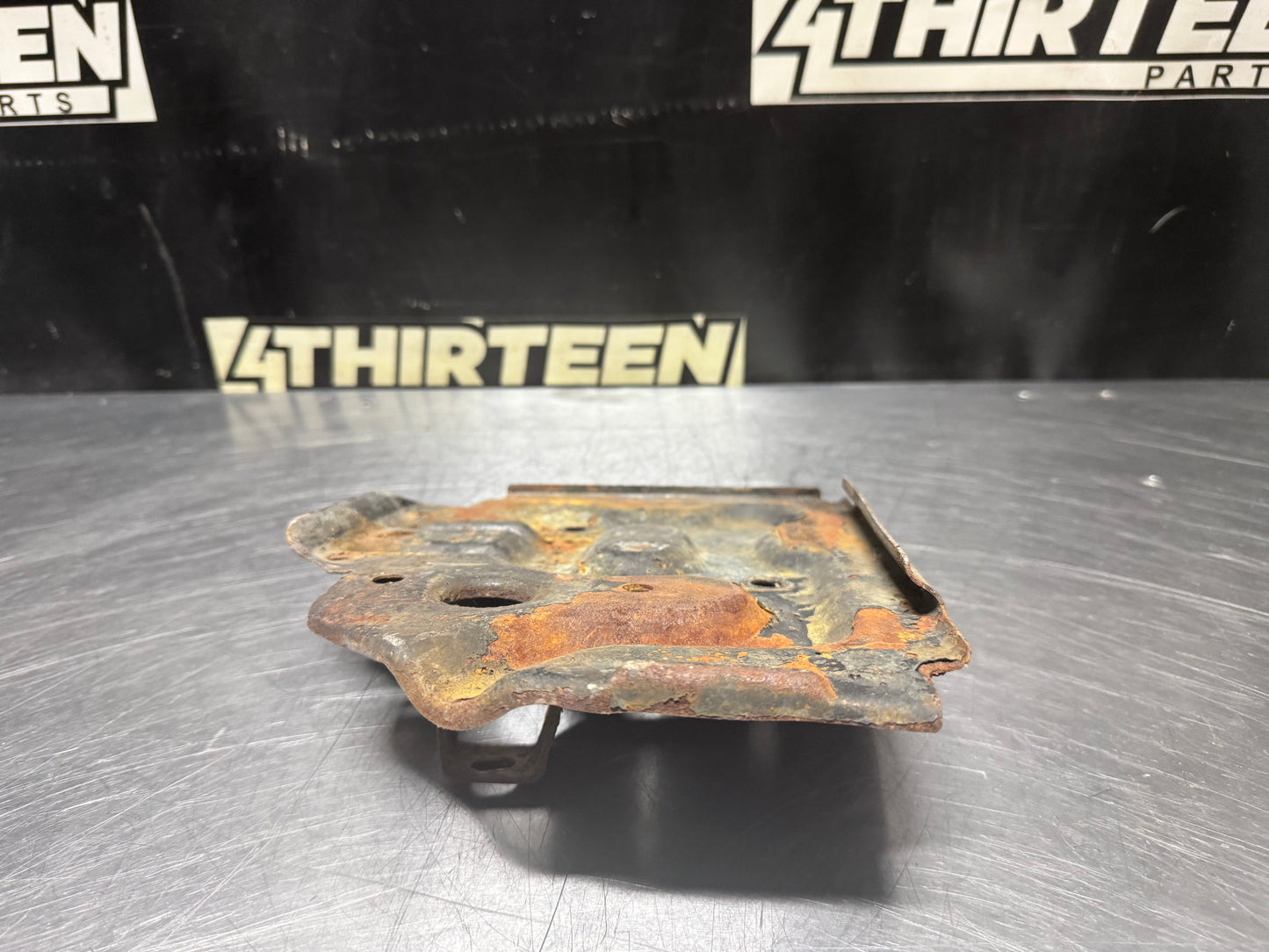 04-06 PONTIAC GTO BATTERY TRAY OEM #N317