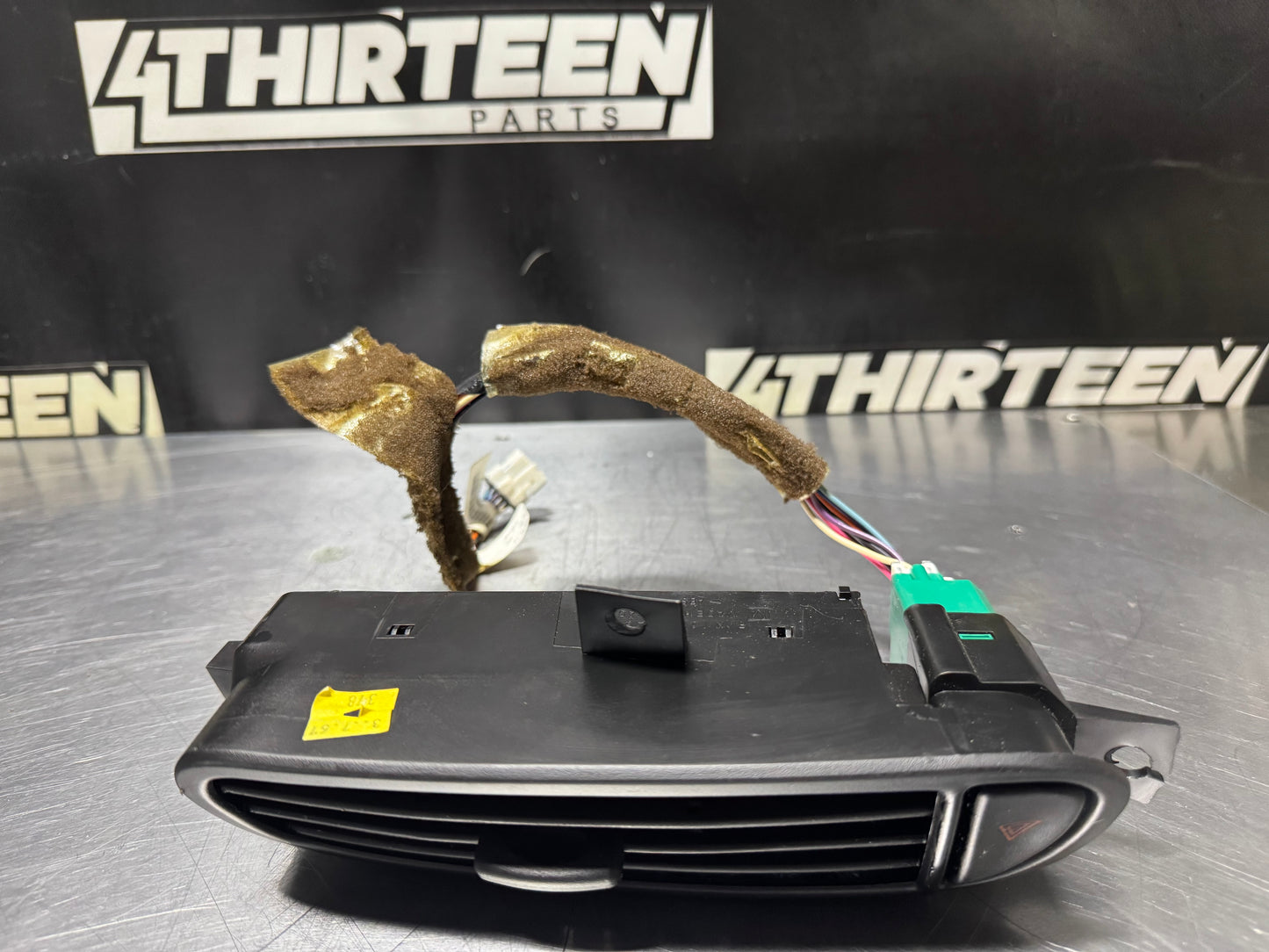 1997-2004 CORVETTE C5 USED OEM CENTER DASH VENT #N168