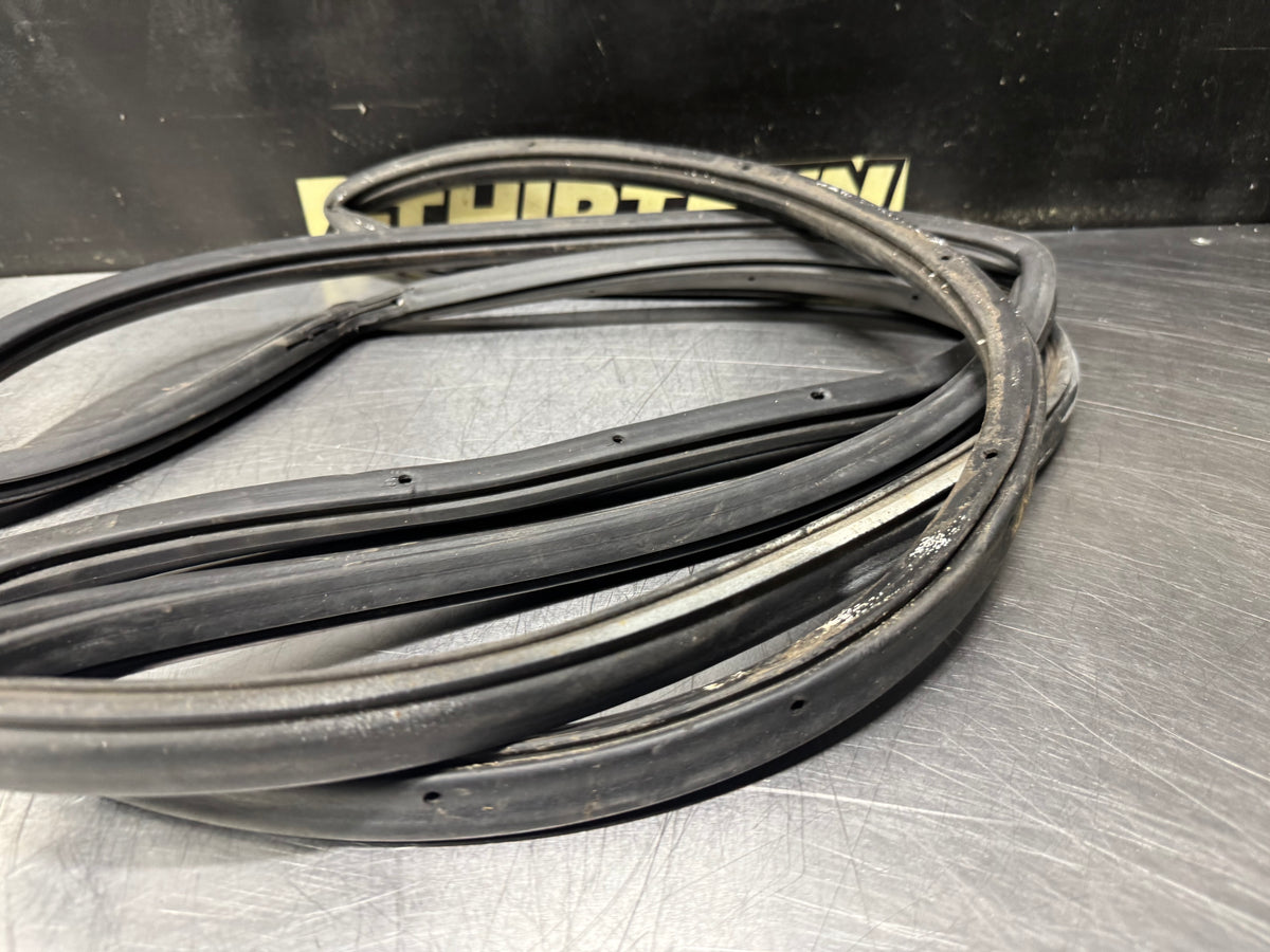 04-06 PONTIAC GTO LH DRIVER DOOR SILL WEATHER STRIP SEAL OEM #N939