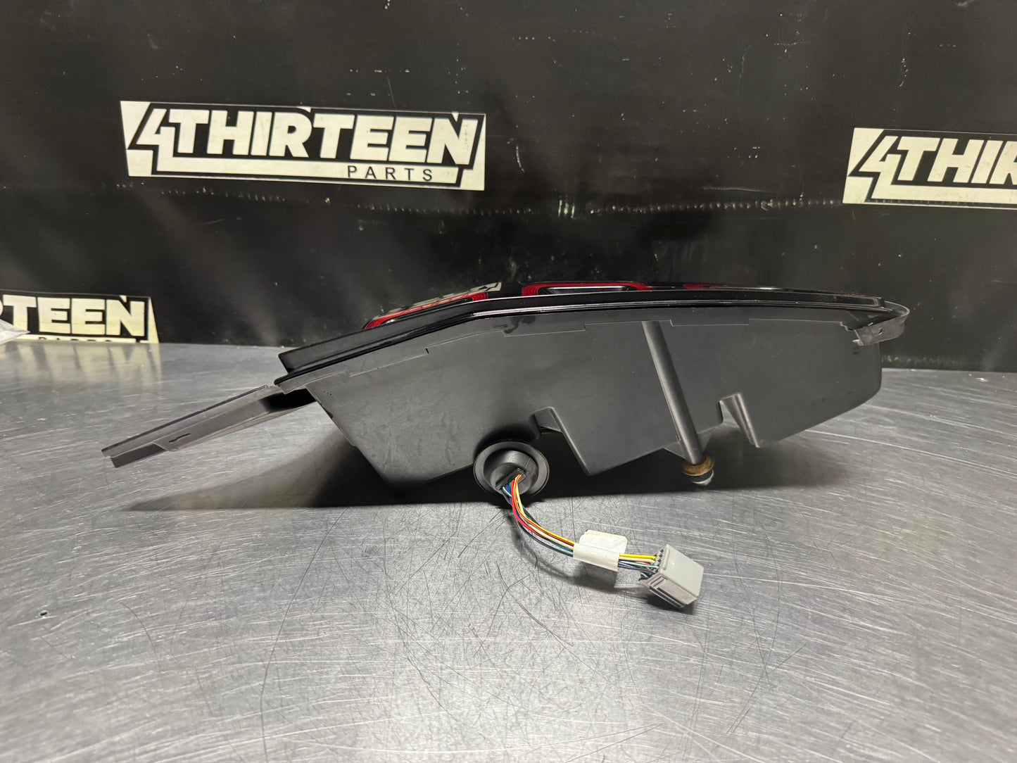 13-14 FORD MUSTANG LED RH PASSENGER TAIL LIGHT DR33-13B504-AG OEM #N680