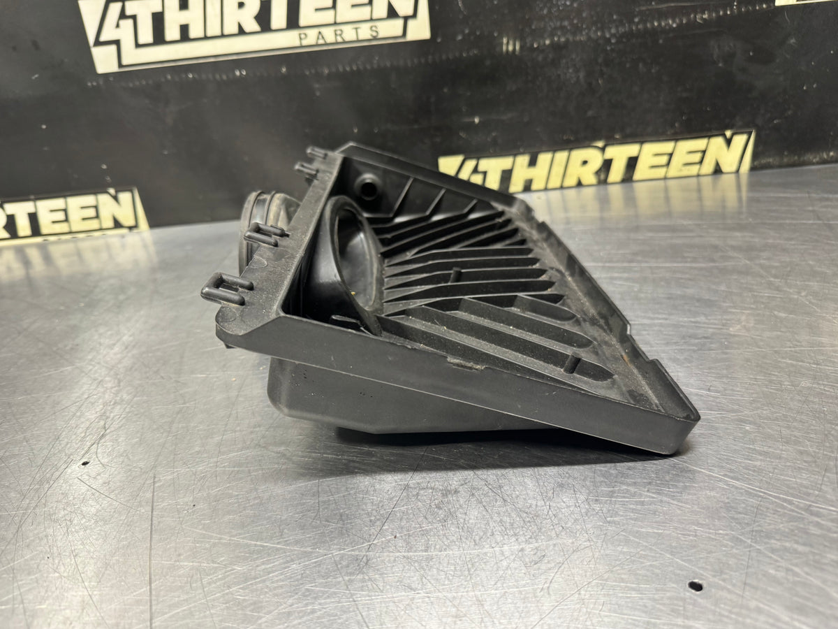 97-04 C5 CORVETTE AIR CLEANER INTAKE COVER LID 25166555 OEM #N977