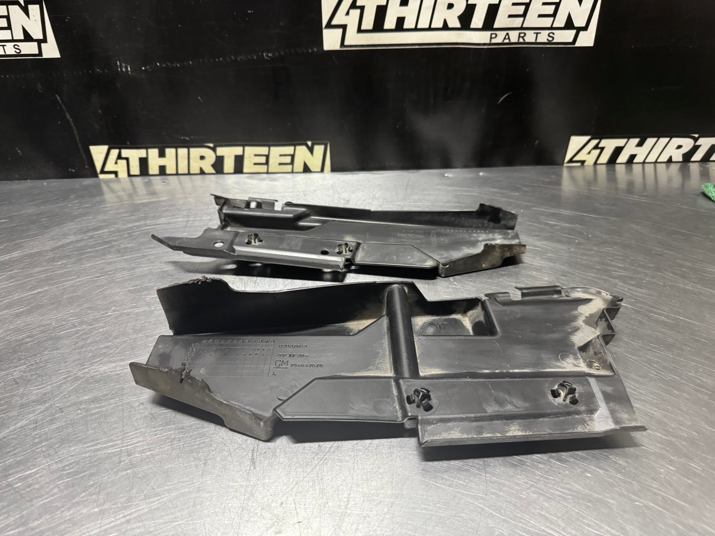 04-06 PONTIAC GTO DRIVERS & PASSENGER LH/RH RADIATOR AIR BAFFLE OEM #N315