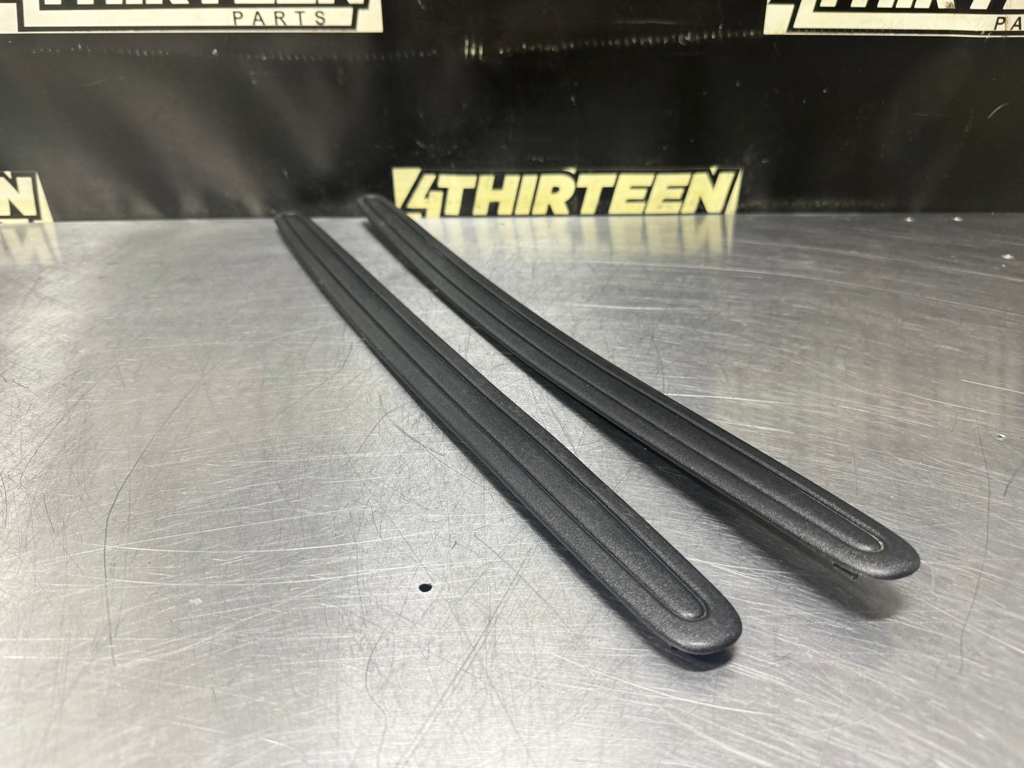 04-06 PONTIAC GTO SCUFF PLATE SILL TRIM SET OEM #N624