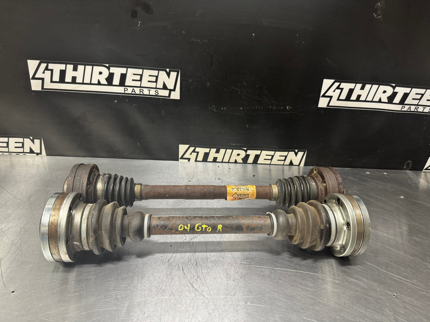 04-06 PONTIAC GTO AXLE SHAFT PAIR DRIVER AND PASSENGER SIDE LH & RH #L396