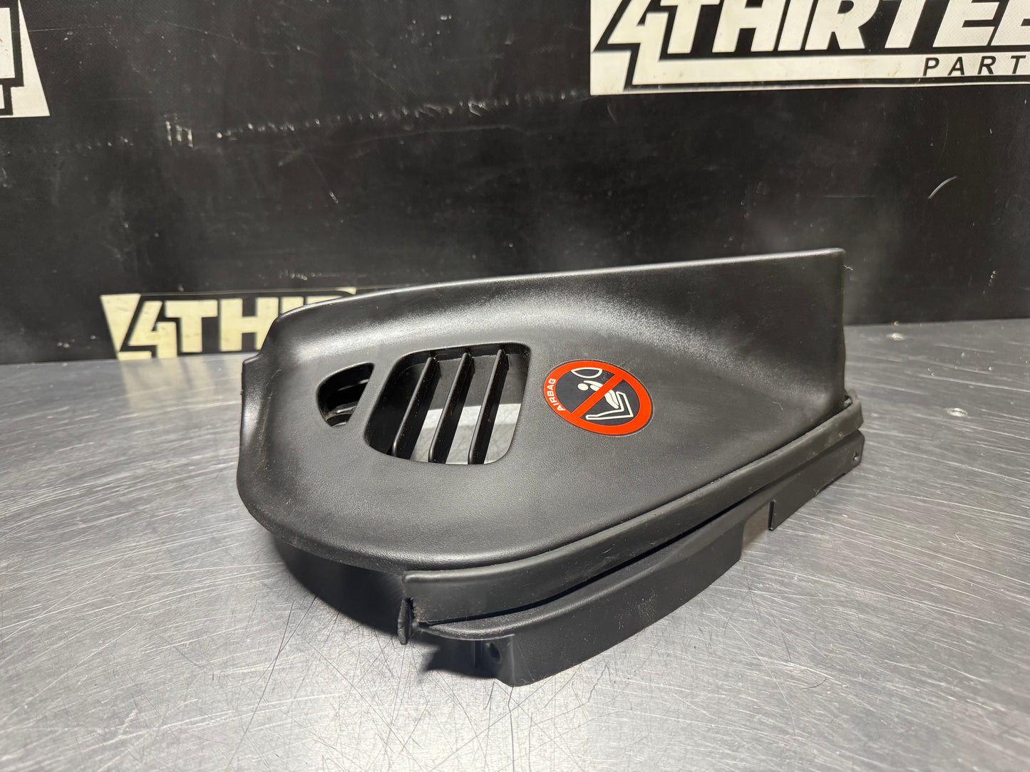 04-06 PONTIAC GTO RH PASSENGER SIDE DEFROST VENT TRIM OEM #N298