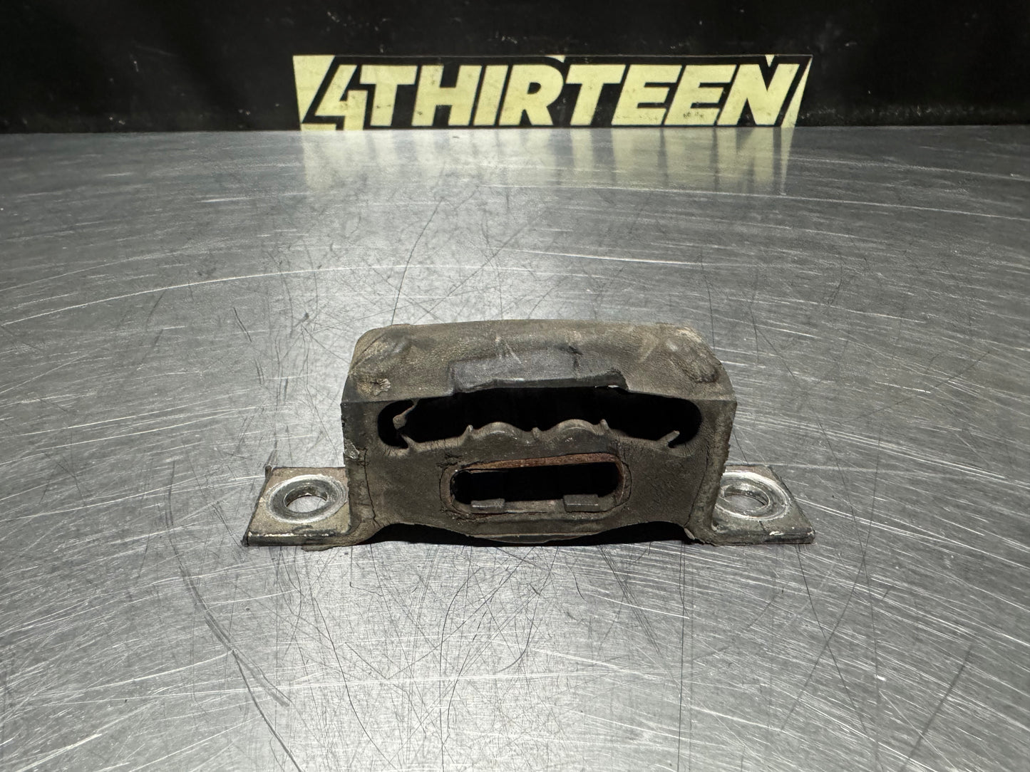 1997-2004 C5 CORVETTE REAR RUBBER EXHAUST HANGER #N678