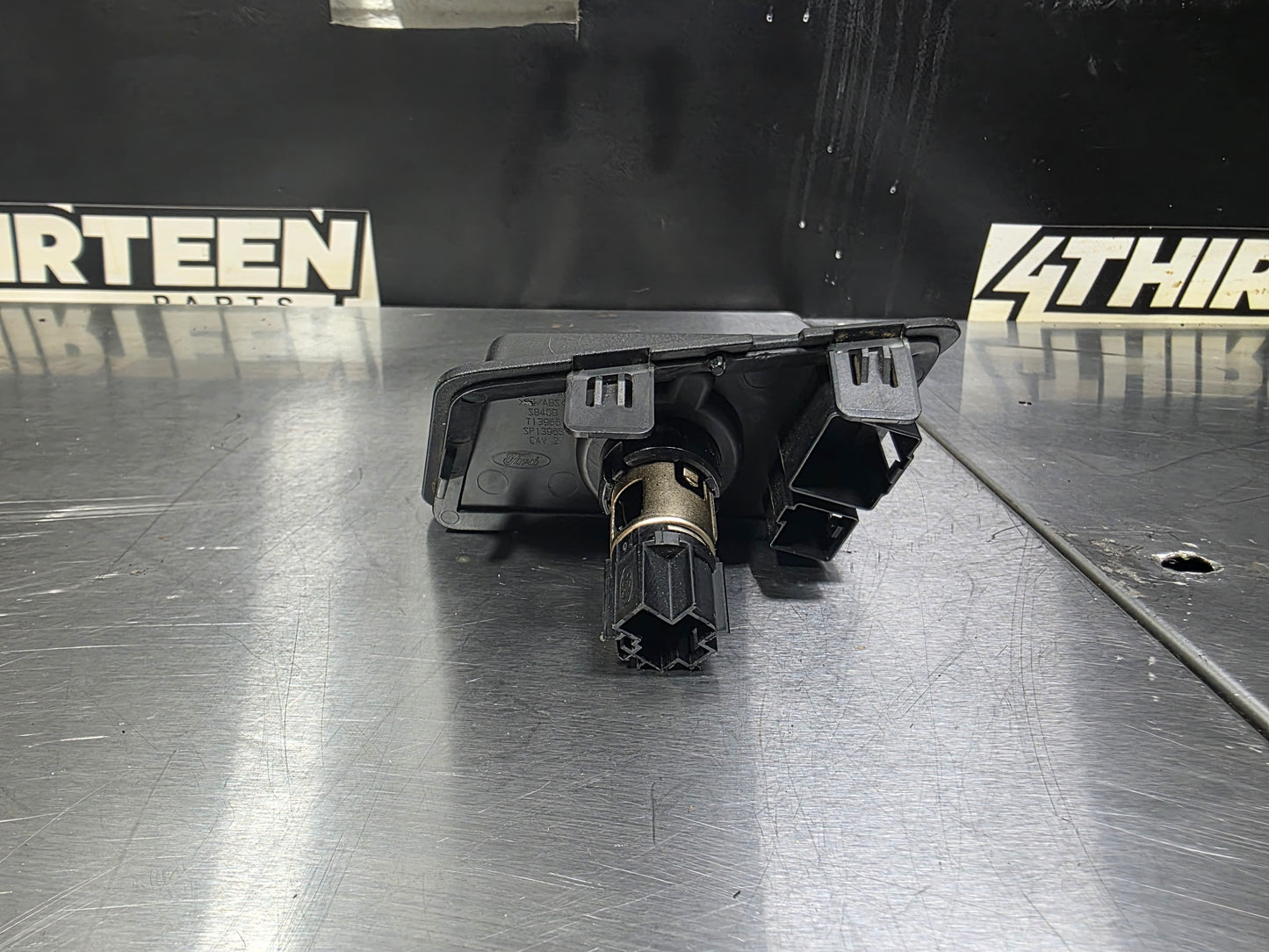 08-16 FORD F250/350 12 VOLT POWER OUTLET 9C34-25047A82-E OEM #N784