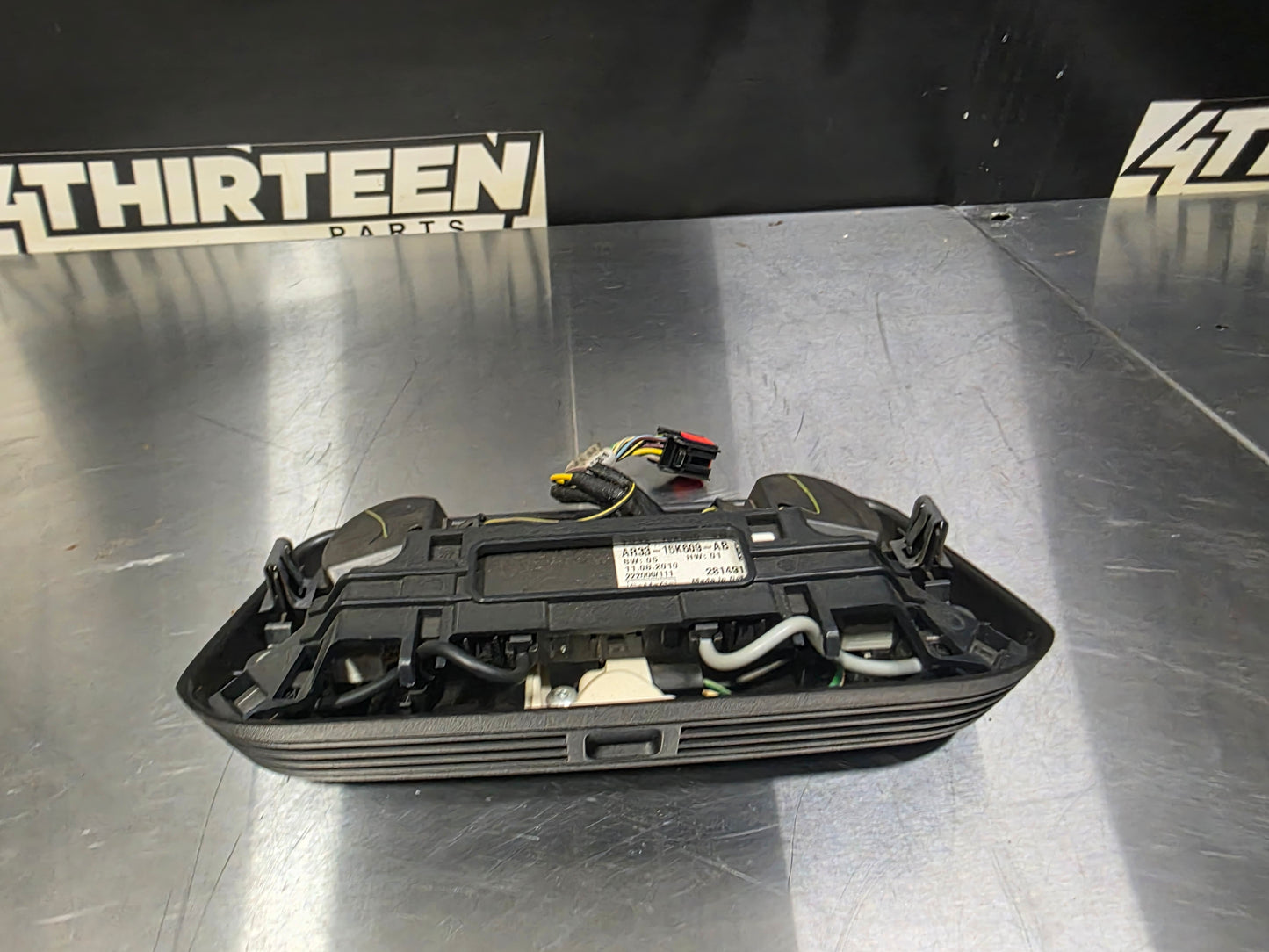 10-14 FORD MUSTANG OVERHEAD DOME LIGHT OEM #N751