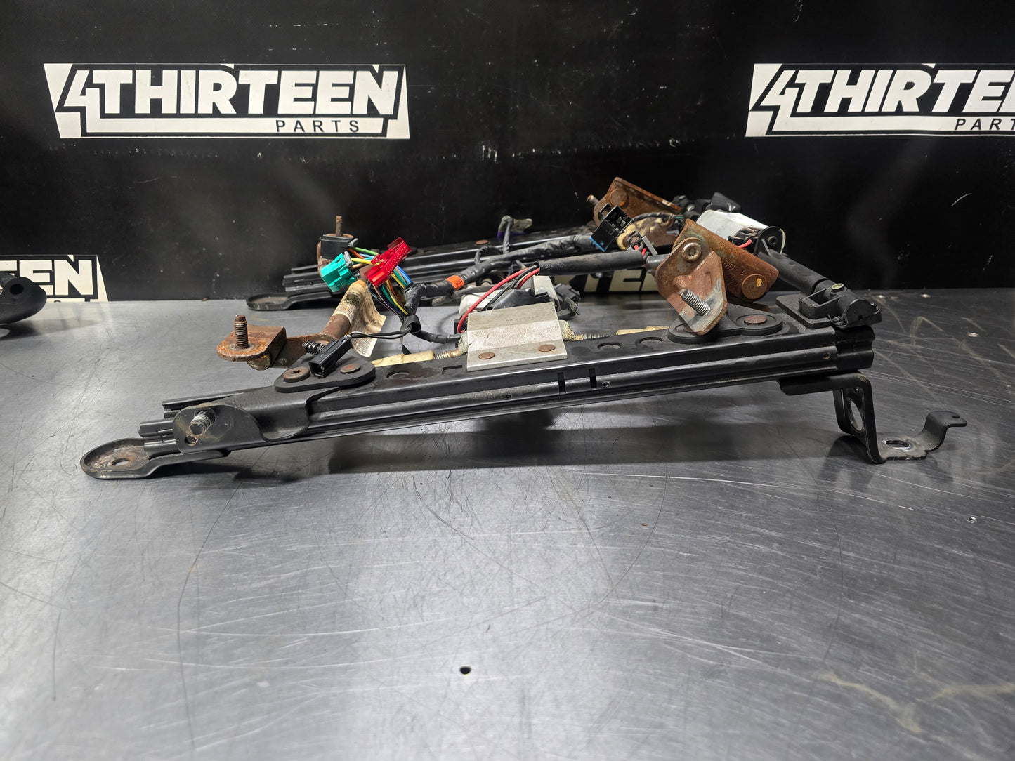 97-04 C5 CORVETTE LH DRIVER SIDE SEAT TRACK OEM #N55