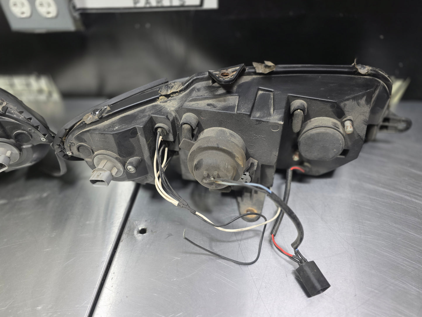 04-06 PONTIAC GTO SPYDER HALO HEADLIGHTS #N794