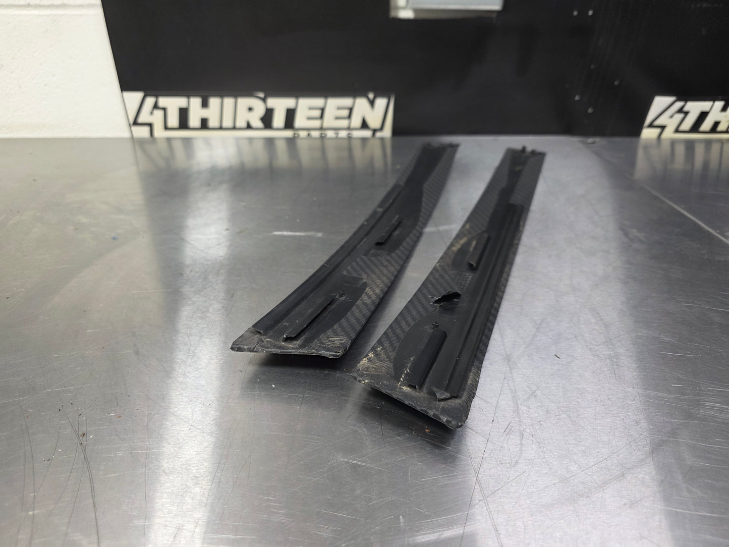 04-06 PONTIAC GTO EXTERIOR B PILLAR WINDOW TRIM LH & RH SET OEM #N737
