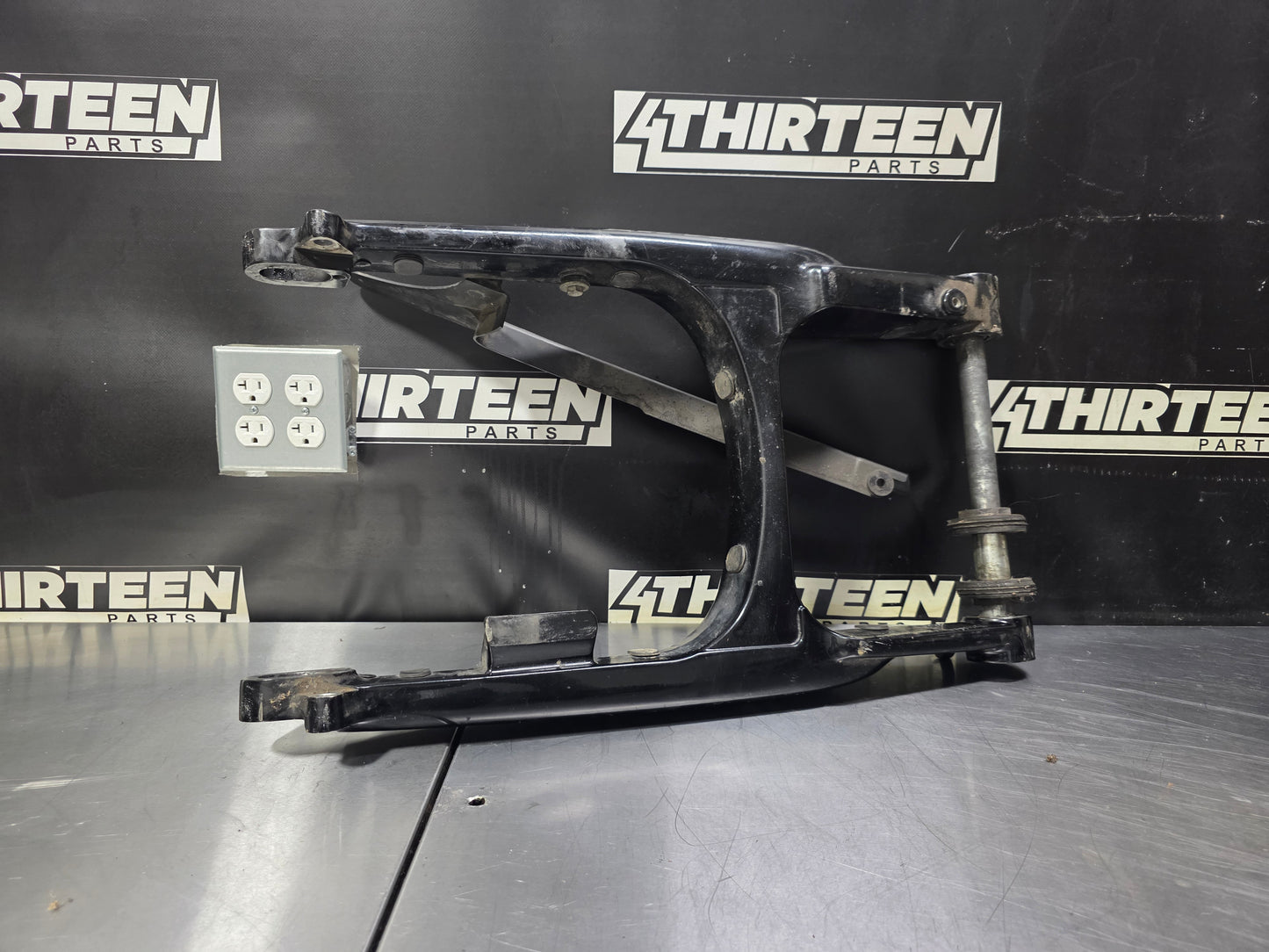 07-17 HARLEY DAVIDSON VRSCDX VROD BLCK SWING ARM OEM #N727