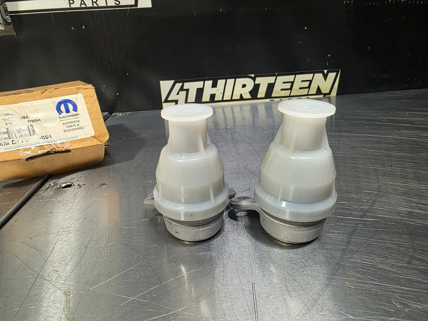 00-04 DODGE DAKOTA FRONT UPPER BALL JOINTS CEXMD471 MOPAR OEM #N857