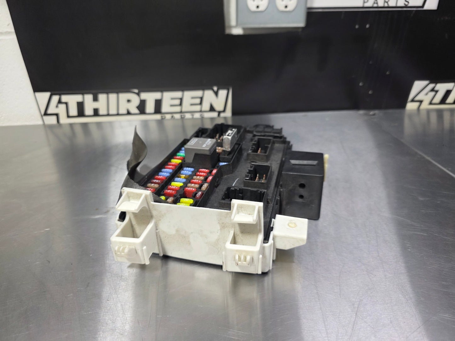 2011 FORD MUSTANG GT INTERIOR FUSE BOX BCM OEM BR3T-15604-DA #N747