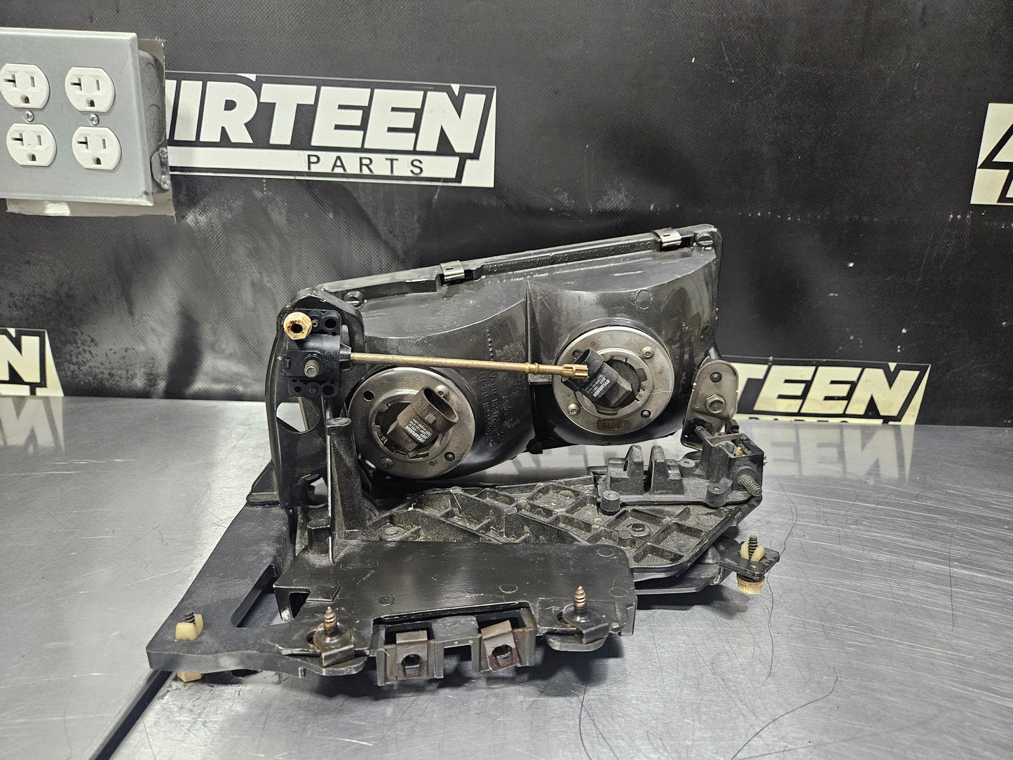 97-04 CORVETTE C5 RH PASSENGER HEADLIGHT BRACKET INCOMPLETE #N877