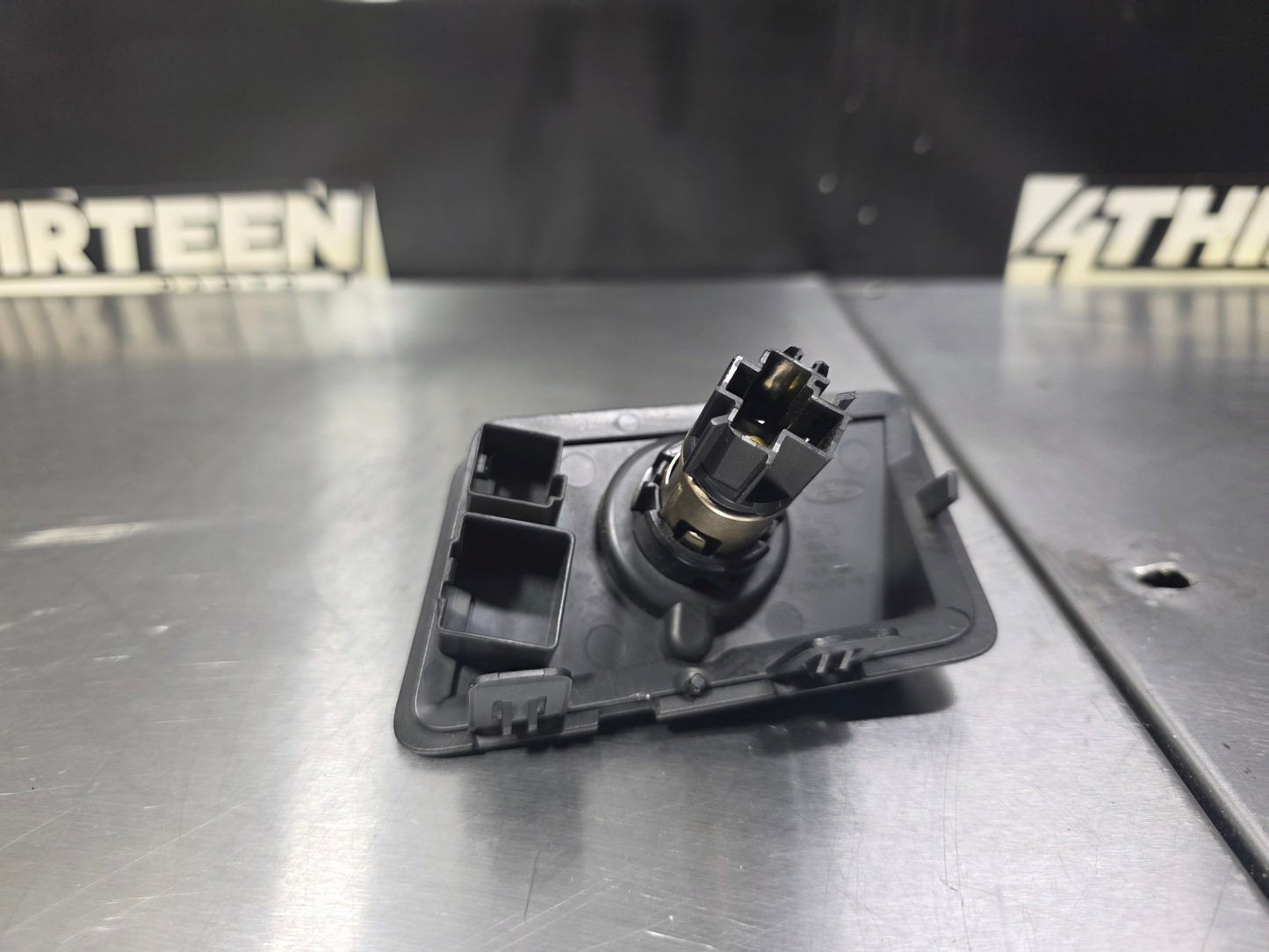 08-16 FORD F250/350 12 VOLT POWER OUTLET 9C34-25047A82-E OEM #N784