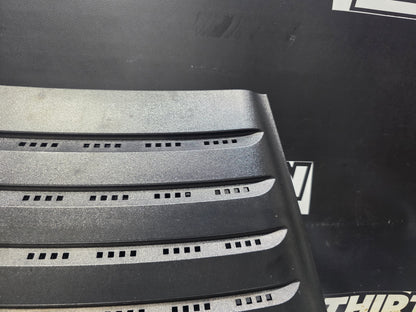 11-14 CHEVY SILVERADO 6.6L DURAMAX RH PASSENGER HOOD VENT 22753693 OEM #N786