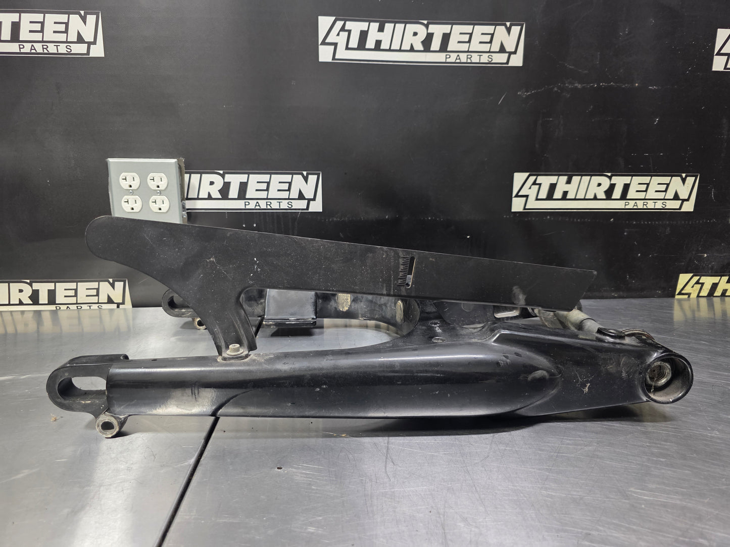 07-17 HARLEY DAVIDSON VRSCDX VROD BLCK SWING ARM OEM #N727