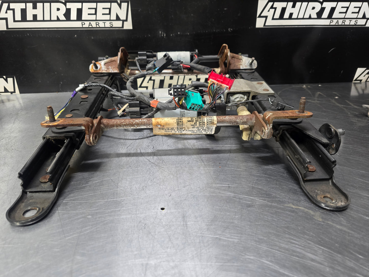 97-04 C5 CORVETTE LH DRIVER SIDE SEAT TRACK OEM #N55