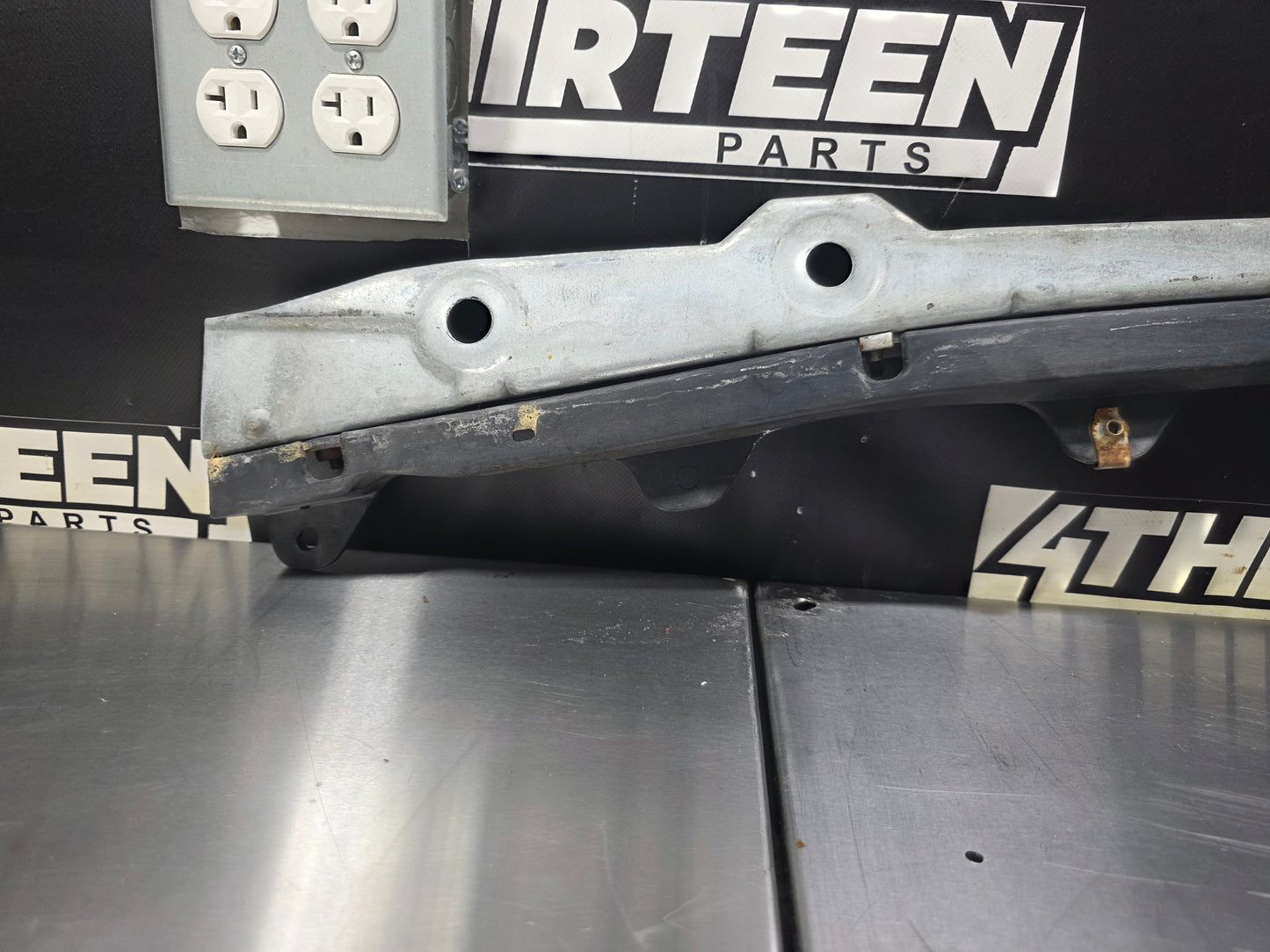 1997-2004 C5 CORVETTE USED OEM FRONT BUMPER FASCIA RETAINER 10256973 #N729
