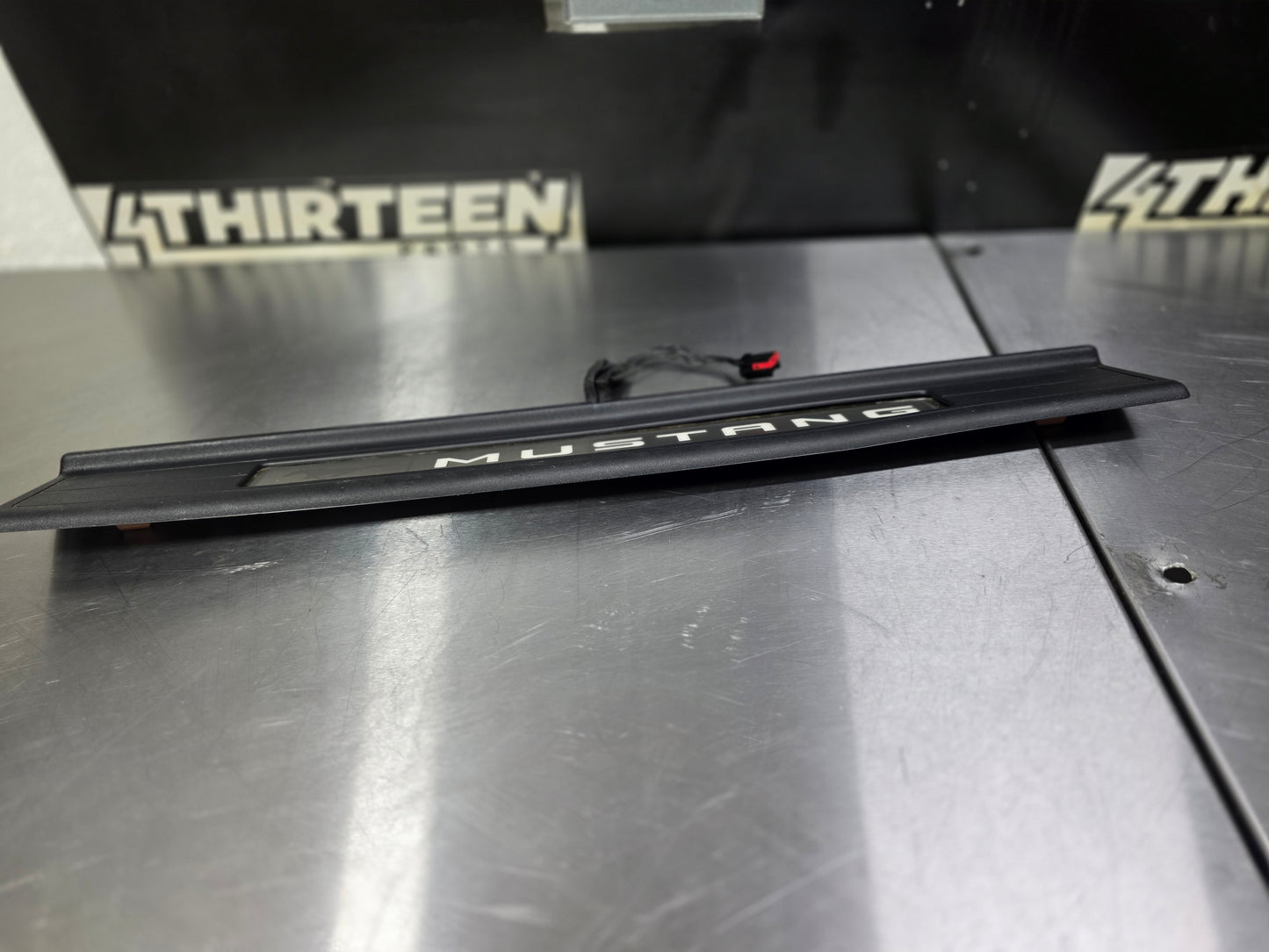 2015 FORD MUSTANG GT RH DOOR SILL TRIM FR3B-6313222-CAW OEM #N791