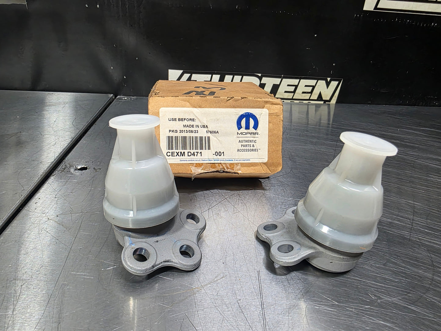 00-04 DODGE DAKOTA FRONT UPPER BALL JOINTS CEXMD471 MOPAR OEM #N857