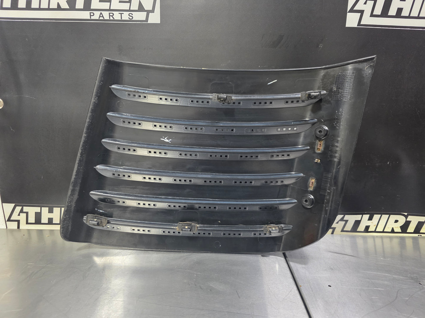 11-14 CHEVY SILVERADO 6.6L DURAMAX RH PASSENGER HOOD VENT 22753693 OEM #N786
