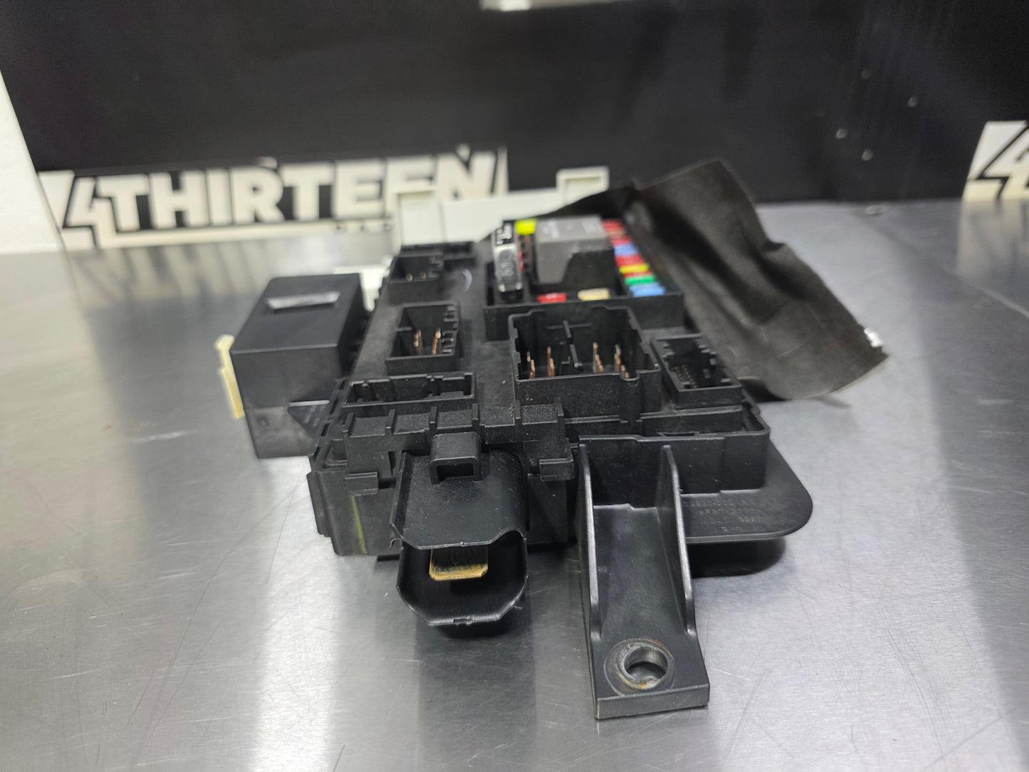 2011 FORD MUSTANG GT INTERIOR FUSE BOX BCM OEM BR3T-15604-DA #N747