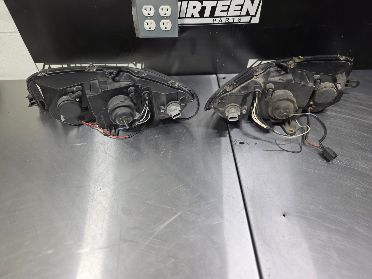 04-06 PONTIAC GTO SPYDER HALO HEADLIGHTS #N794